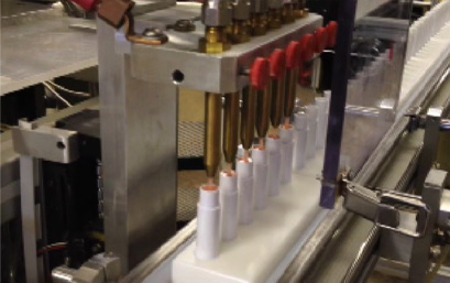 Machine filling, lipstick packaging